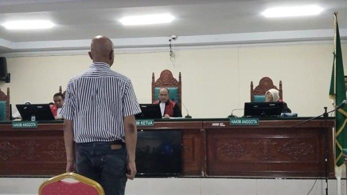 Edi Suranta Gurusinga alias Godol, yang juga mantan Polisi divonis bebas oleh hakim di Pengadilan Negeri Lubuk Pakam dalam kasus kepemilikan senjata api, Selasa (13/8/2024). Godol ditangkap tim gabungan dari Polrestabes Medan pada Rabu 13 Maret 2024 lalu.