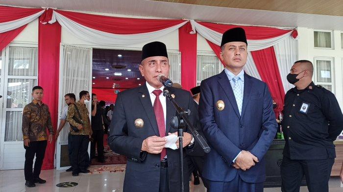 Gubernur Sumatera Utara Edy Rahmayadi (kiri), Wakil Gubernur Sumatera Utara Musa Rajekshah (kanan) saat diwawancarai usai pelantikan Sekretaris Daerah Sumut Arief Trinugroho di Aula Tengku Rizal Nurdin, Jumat (19/8/2022).