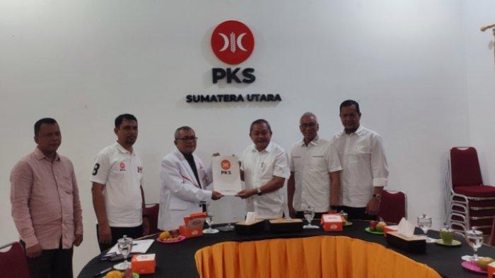 Edy Rahmayadi secara resmi telah mengambil formulir pendaftaran calon  Gubernur Sumut ke Partai Keadilan Sejahtera (PKS).Harahap Kehadiran Edy di DPW PKS Sumut diwakilkan oleh tim pemenangannya Darlan Harahap, Selasa (23/4/2024).