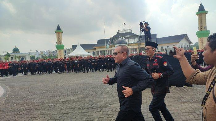 Edy Rahmayadi menyampaikan orasinya usai mendapatkan dukungan dari PDIP sebagai calon Gubernur Sumut, di lapangan Astaka, Pancing, Deli Serdang, Sabtu (8/9/2024). 