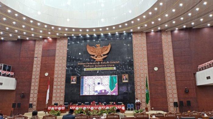 Sidang Paripurna Hari Jadi ke-74 Provinsi Sumut, di Gedung DPRD Sumut, Jalan Imam Bonjol Medan, Kamis (14/4/2022).