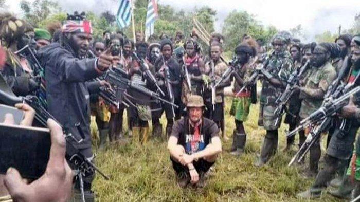 Pilot Susi Air Kapten Philips Max Marten (Tengah) masih disandera Kelompok Kriminal Bersenjata (KKB) pimpinan Egianus Kogoya di Kabupaten Nduga, Papua Pegununungan. (Tribun-Papua.com/Istimewa)