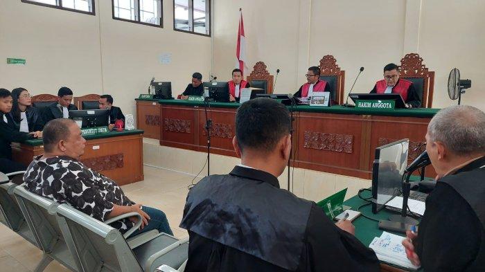 Eks Bupati Langkat, Terbit Rencana Peranginangin sekaligus terdakwa kasus Tindak Pidana Perdagangan Orang (TPPO), dituntut Jaksa Penuntut Umum (JPU) Kejaksaan Negeri (Kejari) Langkat, selama 14 tahun penjara, di Pengadilan Negeri (PN) Stabat, Rabu (5/6/2024). 
