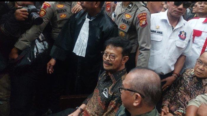 Eks Menteri Pertanian Syahrul Yasin Limpo (SYL) divonis 10 tahun penjara kasuspemerasan dan  gratifikasi Rp 44 miliar. 