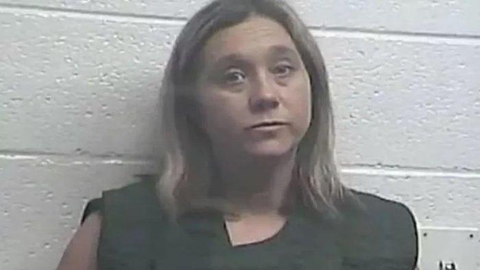 Ellen Phillips, asisten dosen yang cabuli remaja laki-laki.