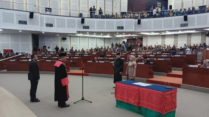 DILANTIK- Erni Ariyanti resmi dilantik sebagai ketua DPRD Sumatera Utara periode 2024-2029. Pelantikan Pengangkatan dan Pengucapan Sumpah Janji Erni Ariyanti sebagai Ketua DPRD Sumut berlangsung di gedung DPRD Sumut, dipimpin Wakil Ketua Pengadilan TMedan, Krosbin Lumbangaol yang berlangsung pada, Jumat (31/1/2025).