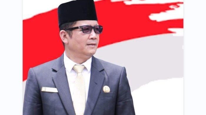 Erwin Efendi Lubis, ketua DPRD Kabupaten Mandailing Natal yang dijadikan tersangka kasus dugaan suap seleksi penerimaan pegawai pemerintah dengan perjanjian kerja (PPPK).