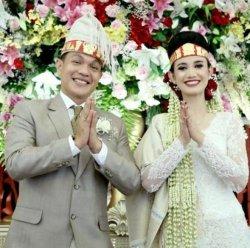 Kecantikan Sertu Estarina Aritonang Istri Mayor Ronald Simbolon Disorot.