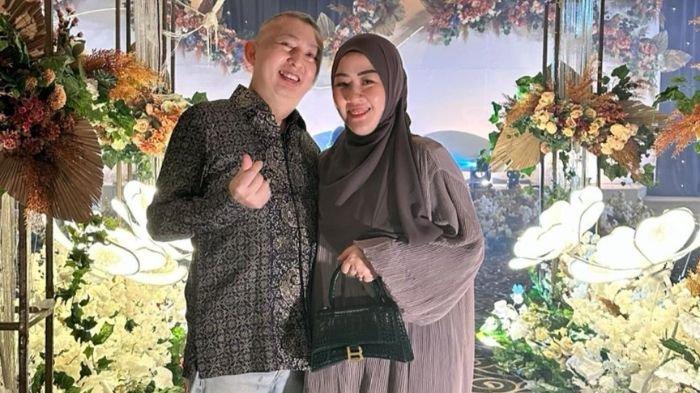 Sherly Fanny atau Fanny Kondoh dan suaminya Hajime Kondoh