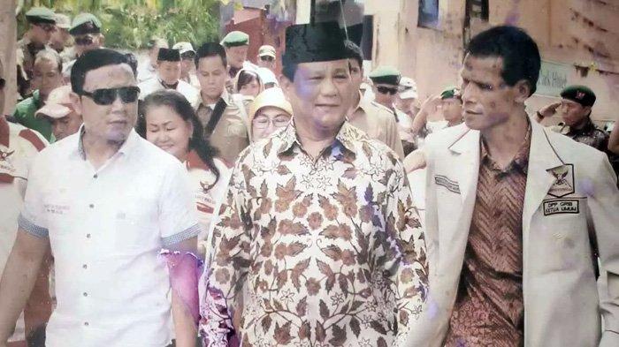 Fauka Noor Farid, mantan anggota Tim Mawar Kopassus TNI (kiri), Prabowo Subianto (tengah), dan Ketua Umum GRIB Jaya Hercules (kanan) (Foto Istimewa)