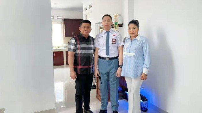 Ferdy Sambo dan Putri Candrawathi saat bersama anaknya Tribrata Putra
