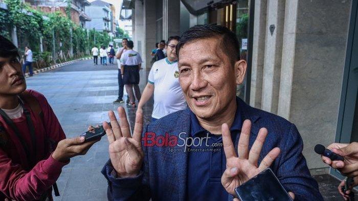 Direktur Utama PT LIB (Liga Indonesia Baru), Ferry Paulus, sedang memberikan keterangan kepada awak media di Pegadaian Tower, Jakarta Pusat, Selasa (3/9/2024) siang.