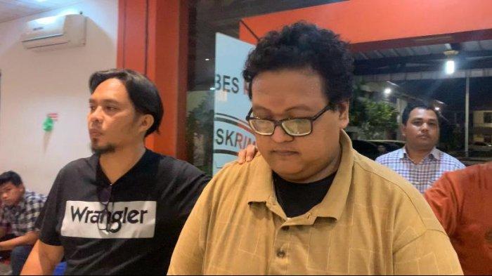 Fikri Murtadha alias Bangmorteza (28), saat digiring oleh petugas menuju ke sel tahanan Polrestabes Medan, Rabu (25/10/2023).