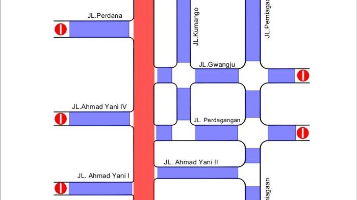 Flyer perubahan arus lalu lintas di Kesawan Jalan Ahmad Yani, Senin (29/4/2024). Perubahan arus lalu lintas ini karena ada kegiatan nobar Timnas U-23 Pemko Medan.