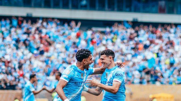 MENANG - Pemain Manchester City, Phil Foden (kiri) selebrasi usai cetak gol ke gawang Wydad. Dalam laga ini Man City menang 2-0 atas Wydad pada laga Piala Dunia Klub 2025, Rabu (18/6/2025).