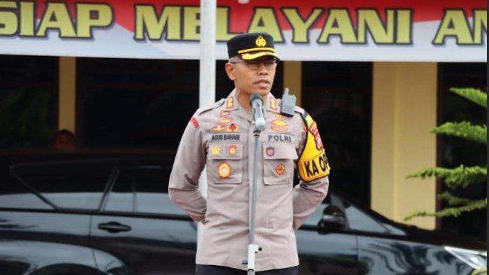 Foto AKBP Agus Bahari saat memimpin apel di halaman Mapolres Dairi.