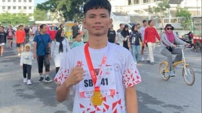 Foto Pandu Brata Siregar (18) siswa SMA swasta di Kabupaten Asahan yang diduga meninggal usai ditendang oleh oknum polisi merupakan siswa berprestasi. Pandu sering juara lomba lari dan bercita-cita sebagai TNI.