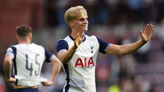 Gelandang Tottenham Lucas Bergvall