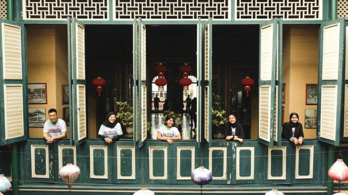 Para konten kreator juga menyempatkan diri mengabadikan momen di Tjong A Fie Mansion.