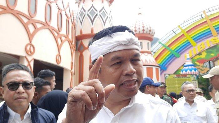 TAMAN REKREASI DIBONGKAR: Gubernur Jawa Barat Dedi Mulyadi saat memerintahkan wisata rekreasi Hibisc Fantasy Puncak Bogor, Jawa Barat, dibongkar, Kamis (6/3/2025). Ia datang bersama Menteri LH Hanif, Menteri Koordinator Bidang Pangan Zulkifli Hasan, dan Bupati Bogor Rudy Susmanto. (KOMPAS.COM/AFDHALUL IKHSAN)