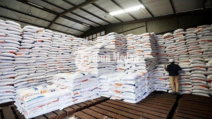 ILUSTRASi. Sejumlah stok beras di Gudang beras Bulog Sumut. Perum Bulog Kanwil Sumatera Utara (Sumut) memastikan, stok beras di gudang Bulog  cukup dan aman memenuhi kebutuhan hingga akhir 2023 mendatang.