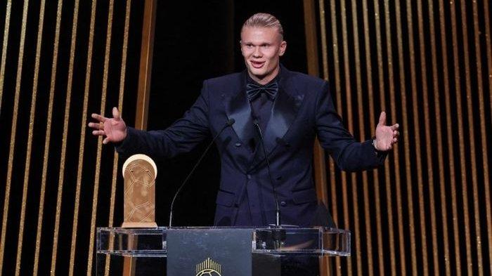 Erling Haaland memenangi Gerd Mueller Award dalam acara seremoni Ballon d'Or 2023.