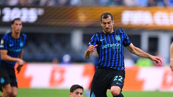 DIHADANG - Pemain Inter Milan, Henrik Mykitarian disleding pemain River Plate pada pertandingan Piala Dunia Klub 2025. Duel Inter vs River Plate digelar di Lumen Field, Seattle, Washington, Kamis (26/6/2025) pagi WIB.