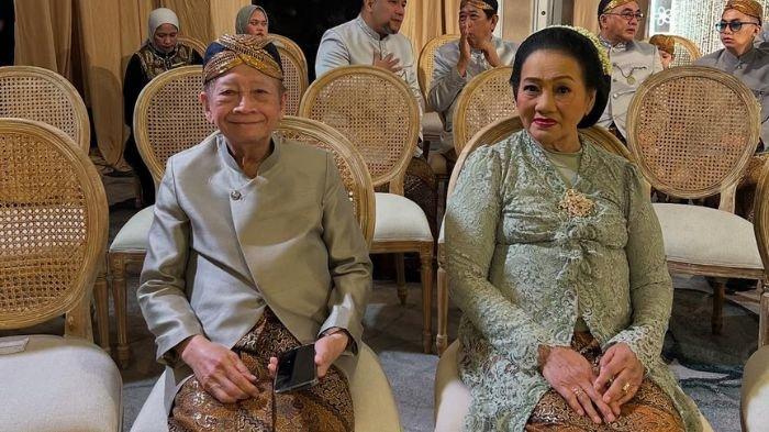 JARANG TERSOROT-  Ir Harjono Sigit Bachroen Salam, ayah Maia Estianty jarang tersorot media. Ia kembali disorot saat menghadiri acara pernikahan sang cucu Al Ghazali.