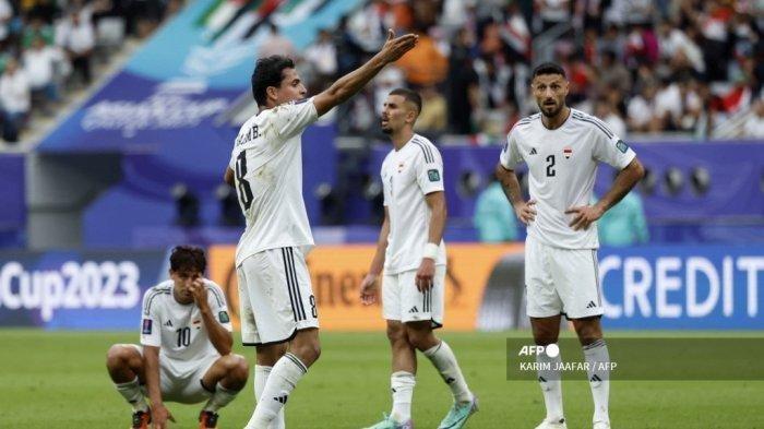 Reaksi para pemain Irak setelah Jordan mencetak gol keduanya pada pertandingan sepak bola Piala Asia AFC Qatar 2023 antara Irak dan Yordania di Stadion Internasional Khalifa di Doha pada 29 Januari 2024.