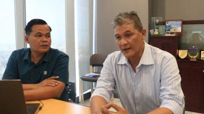 Caesar Bath Pulungan didampingi kuasa hukum sengketa Gedung Warenhuis Bambang. 