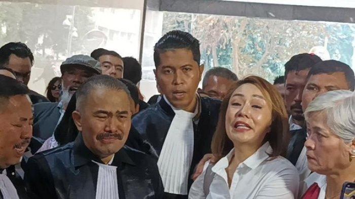 Istri Dirut Taspen Dampingi Kamaruddin Simanjuntak Cs Datangi Bareskrim