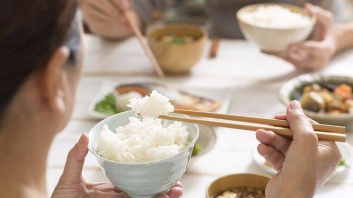 ILUSTRASI. Wanita racuni nasi suaminya