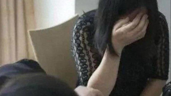 Istri selingkuh memanfaatkan sahabatnya untuk menebus suaminya.