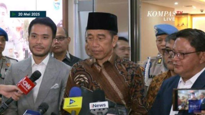 JOKOWI DIPERIKSA BARESKRIM - Mantan Presiden RI, Joko Widodo (Jokowi) usai diperiksa Bareskrim Polri sebagai terlapor terkait dugaan ijazah palsu, Selasa (20/5/2025). Jokowi mengaku dicecar 22 pertanyaan oleh penyidik dari soal ijazah dari SD sampai perguruan tinggi hingga terkait aktivitas saat masih aktif menjadi mahasiswa Fakultas Kehutanan UGM.