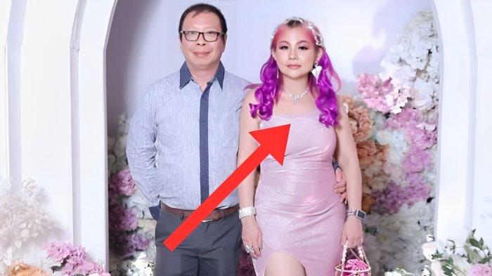 DISOROT WARGANET- Jan Hwa Diana, pemilik UD Sentosa Seal disorot warganet karena dituding menahan ijazah karyawan, hingga memberlakukan denda bagi pekerja yang shalat Jumat lebih dari 20 menit.