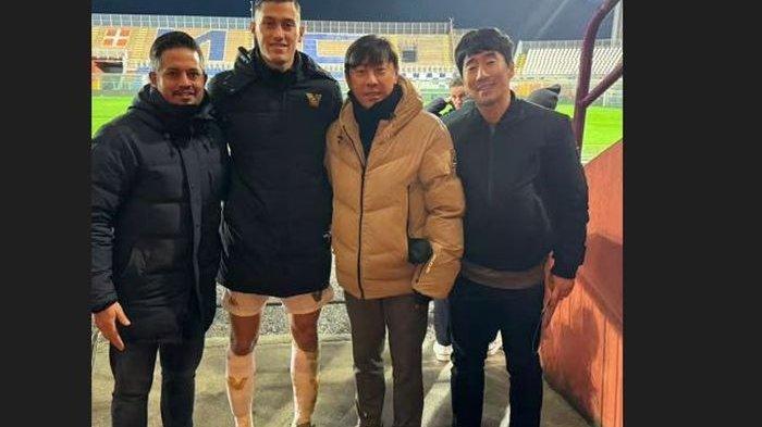 Shin Tae-yong secara khusus memantau bek Venezia FC, Jay Idzes. Venezia FC sedang bertandang ke kota Milan, Italia untuk mengadapi Como FC pada pekan ke-28 Serie-B.