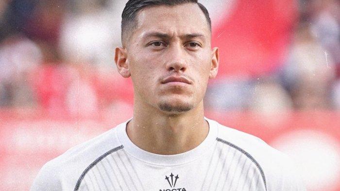 Bek Venezia, Jay Idzes.  