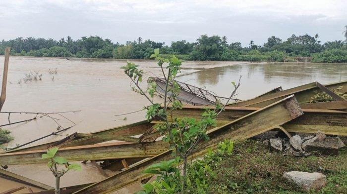 Detik-Detik Asrama Pesantren di Aceh Ambruk Saat Diperiksa Petugas