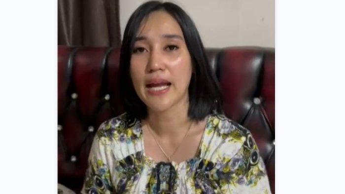KLARIFIKASI POLWAN: Brigadir Devi Mayasari Manurung memberikan klarifikasi soal video viral dirinya dituding melakukan kekerasan dalam rumah tangga (KDRT) terhadap anaknya, dilihat, Selasa (18/2/2025). Ia membantah tuduhan tersebut dan menyebut dirinya korban KDRT hingga dugaan perselingkuhan eks suaminya.