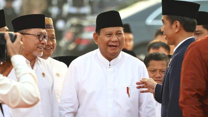 Presiden Joko Widodo saat bersama Prabowo Subianto dalam acara hari Santri pada Minggu (22/10/2023). 
