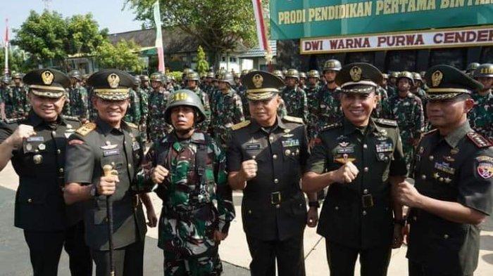 Joni menjalani pendidikan pembentukan bintara Tentara Nasional Indonesia Angkatan Darat (TNI AD) di Resimen Induk Kodam (Rindam) IX/Udayana, Tabanan, Bali. (HO)