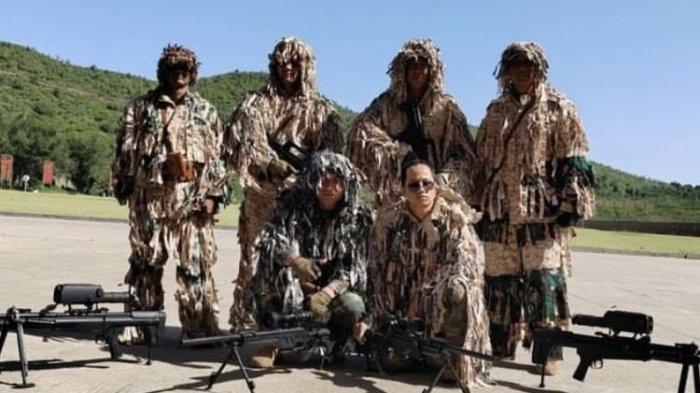 PROFIL JOSH MARULAM: Prajurit atau perwira muda dari Batalyon Infanteri Raider 751/Vira Jaya Sakti Kodam XVII/Cenderawasih, Letda (Inf) Josh Marulam (bawah kiri) berhasil meraih medali emas dalam pendidikan penembak runduk atau sniper di Army Infantry College of PLA, Shijiazhuang, Hebei, Tiongkok, pada Rabu (12/7/2023). (Dok. Puspen TNI)