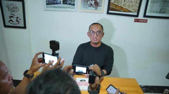 Juru Bicara Ketum Gerindra Prabowo Subianto, Dahnil Anzar Simanjuntak saat diwawancara awak media, Minggu (2/7/2023). Dalam kegiatan itu, Dahnil membahas kritikan panda Nababan terhadap Wali Kota Medan Bobby Nasution.