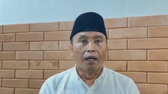 MINTA MAAF: Kepala Desa Klapanunggal Ade Endang Saripudin minta maaf setelah viral permintaan THR. (KOMPAS.COM/AFDHALUL IKHSAN)