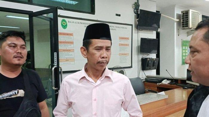 Mantan Kades Lontar, Serang, Banten, Aklani sedang mengupayakan mengembalikan uang kerugian negara untuk meringankan hukumannya. Aklani didakwa korupsi dana desa tahun 2019 senilai Rp988 juta.