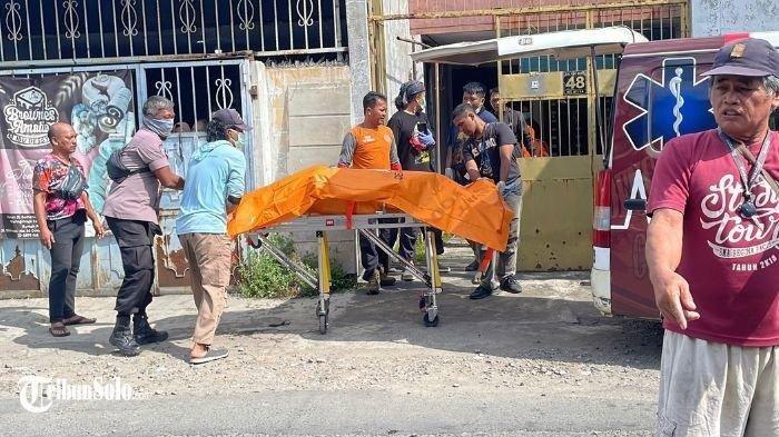 DITEMUKAN MENINGGAL - Sepasang suami-isteri ditemukan meninggal dunia di dalam rumah dalam kondisi membusuk di Desa Cemani, Rt 007 Rw 014, Kecamatan Grogol, Kabupaten Sukoharjo pada Sabtu (24/5/2025). Penemuan mayat sepasang suami-Isteri tersebut bermula dari kecurigaan tetangga, karena Basuki dan Erna tak pernah keluar rumah berapa pekan terakhir.