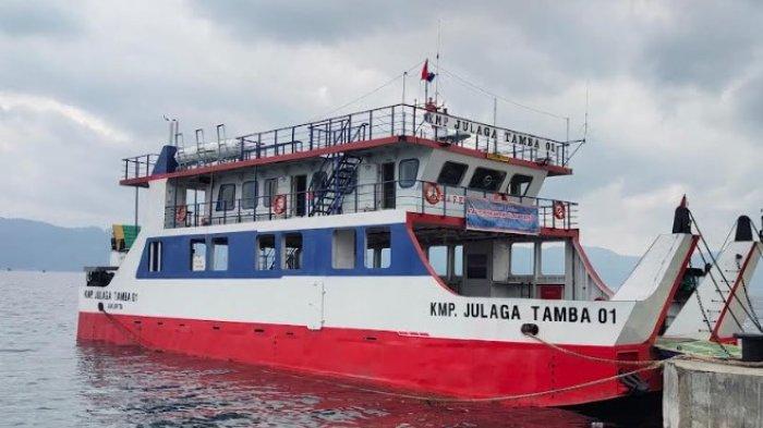 Kepala Kantor KSOPP Danau Toba Rijaya Simarmata, Kepala Dinas Perhubungan Kabupaten Samosir Laspayer Sipayung, Kepala Dinas Perhubungan Kabupaten Simalungun Sabar Saragih dan Kabag Ops Polres Samosir Kompol M. Hasan ketika menggelar rapat koordinasi percepatan pengoperasian KMP Julaga Tamba 01.