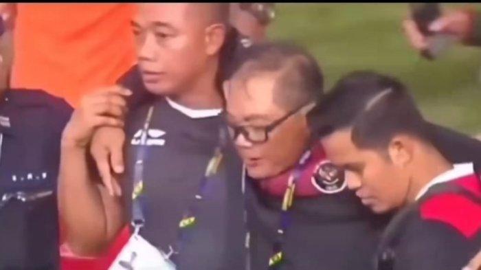 Manajer Timnas Indonesia U-22, Kombes Sumardji pasca bentrok dalam final sepak bola Sea Games 2023 antara Timnas Indonesia lawan Thailand pada Selasa (16/5/2023).