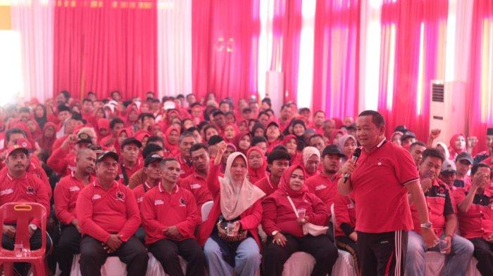 Ketua DPD PDI Perjuangan Rapidin Simbolon memimpin konsolidasi partai di Gedung H Adam Malik, Minggu (27/8/2023) bersama PDI Perjuangan Kota Padangsidimpuan.