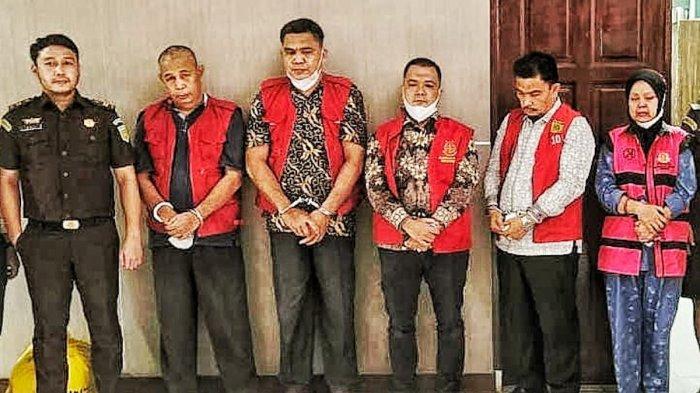 Kadisdik Langkat, Saiful Abdi, Kepala BKD Langkat, Eka Depari, Kasi Kesiswaan Bidang SD Disdik Langkat,  Alek Sander, Awaluddin Kepala Sekolah Dasar (SD) 055975 Pancur Ido, Selapian Kabupaten Langkat, dan Rohayu Kepala SD 056017 Tebing Tanjung Selamat, ditahan Kejatisu, Senin (13/1/2025).